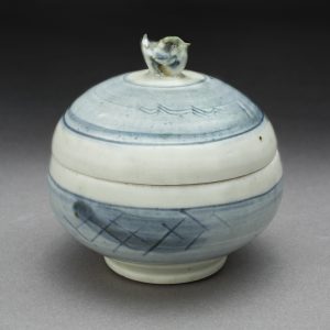 A blue and white pot