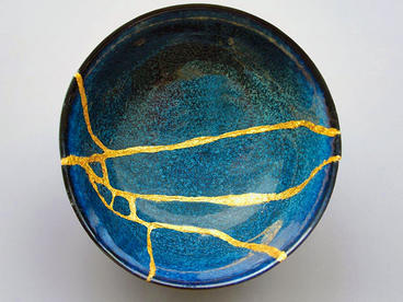 A blue bowl with golden streaks