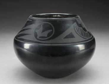 Sheen black pear-shaped pot with matte black geometric design on the upper half of the pot. 